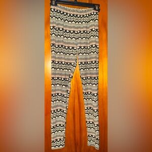 E&K Stylish Tribal Pattern Leggings - Black and White